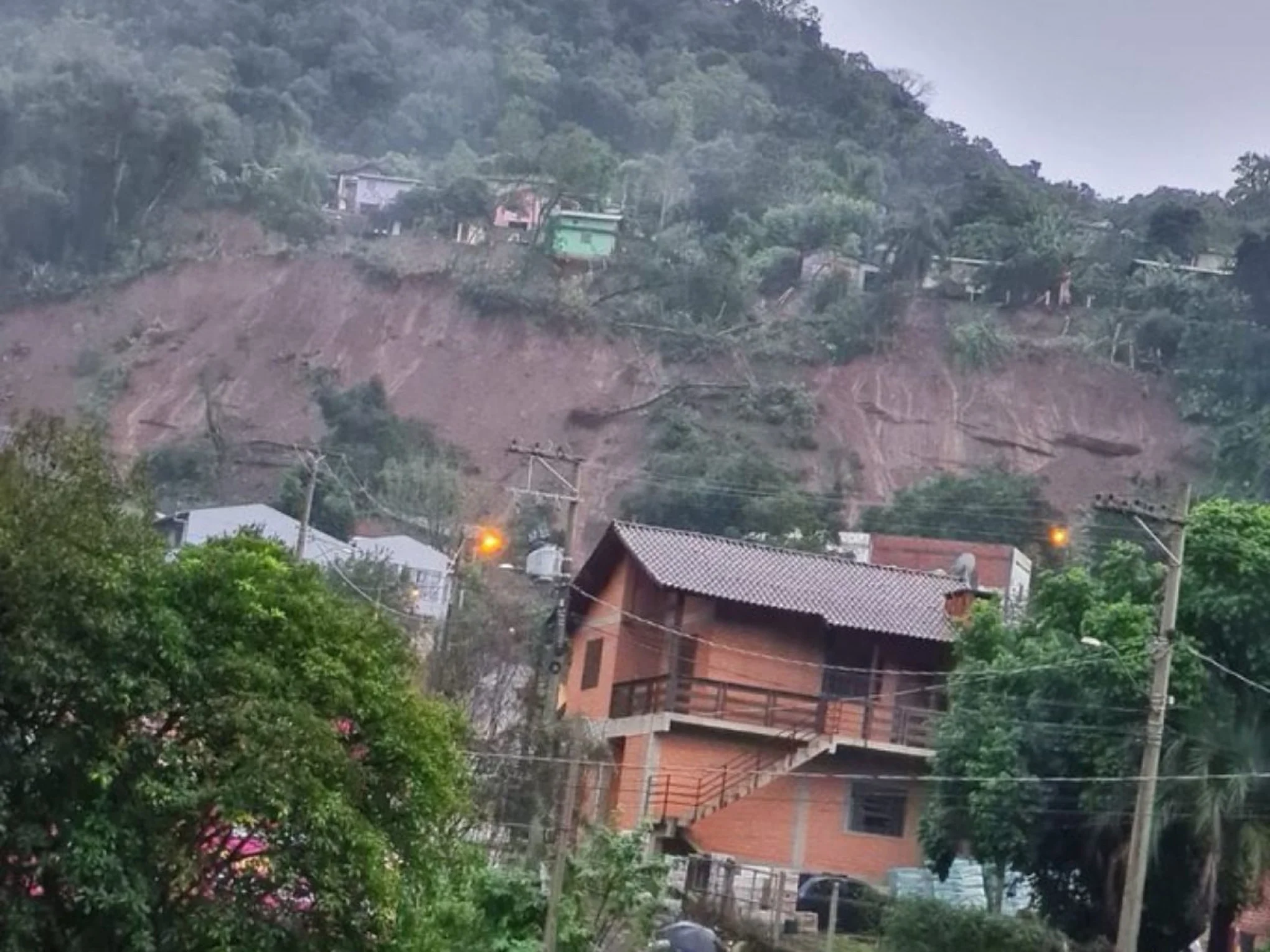 Defesa Civil emite alerta de risco geológico para Três Coroas