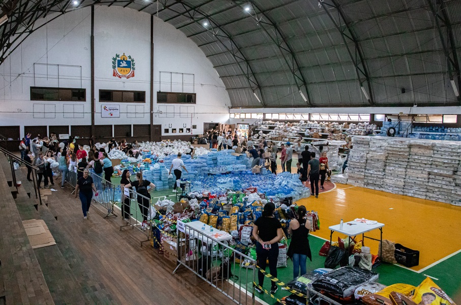 Igrejinha promove distribuição de 800 colchões aos atingidos pela enchente neste sábado (22)