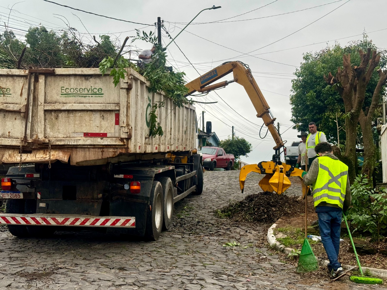 Recolhimento de podas segue nos bairros Jardim do Prado e Nossa Senhora de Fátima em Taquara