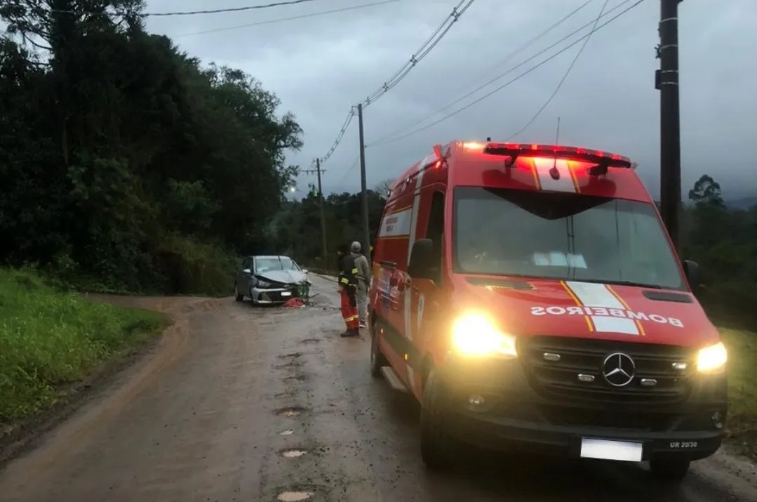 Corpo de Bombeiros Voluntários atende colisão entre veículos em Igrejinha