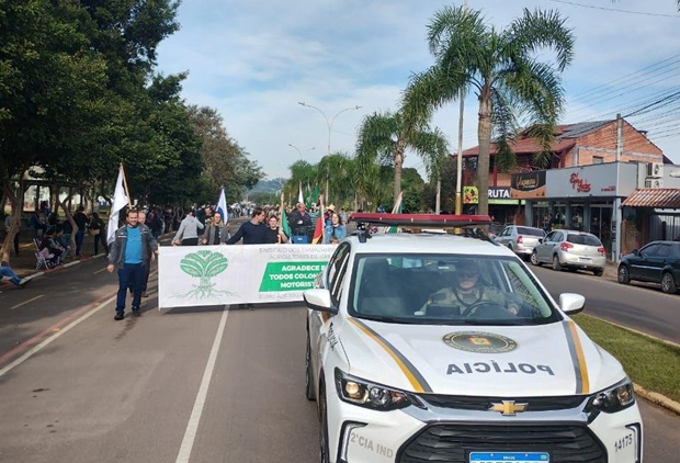 Brigada Militar participa do Desfile do Colono e Imigrante em Igrejinha e do Desfile de São Cristóvão em Rolante