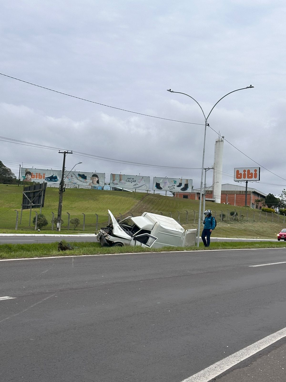 Motorista fica ferido após veículo sair da pista na ERS-239 em Parobé