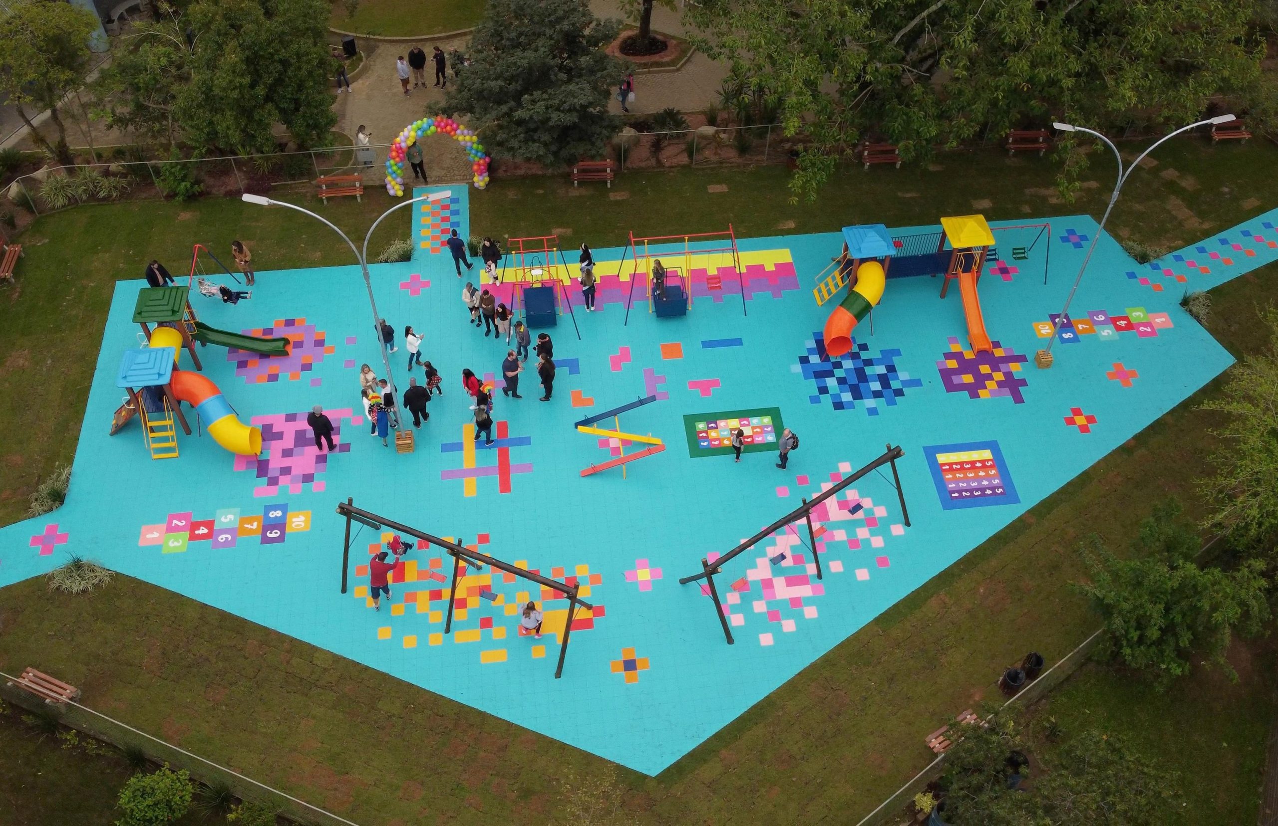 Pracinha de brinquedos da Praça 1º de Maio é totalmente revitalizada e entregue à comunidade em Parobé