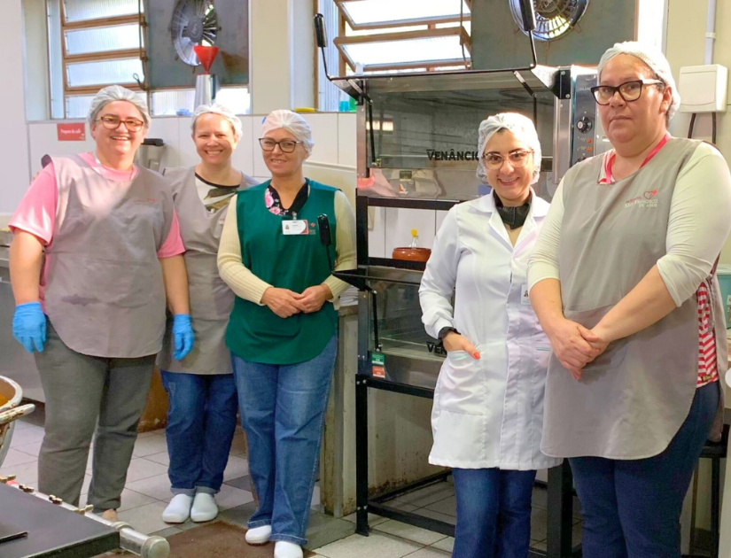 Casa da Amizade de Parobé realiza doação de forno industrial ao Hospital são Francisco de Assis
