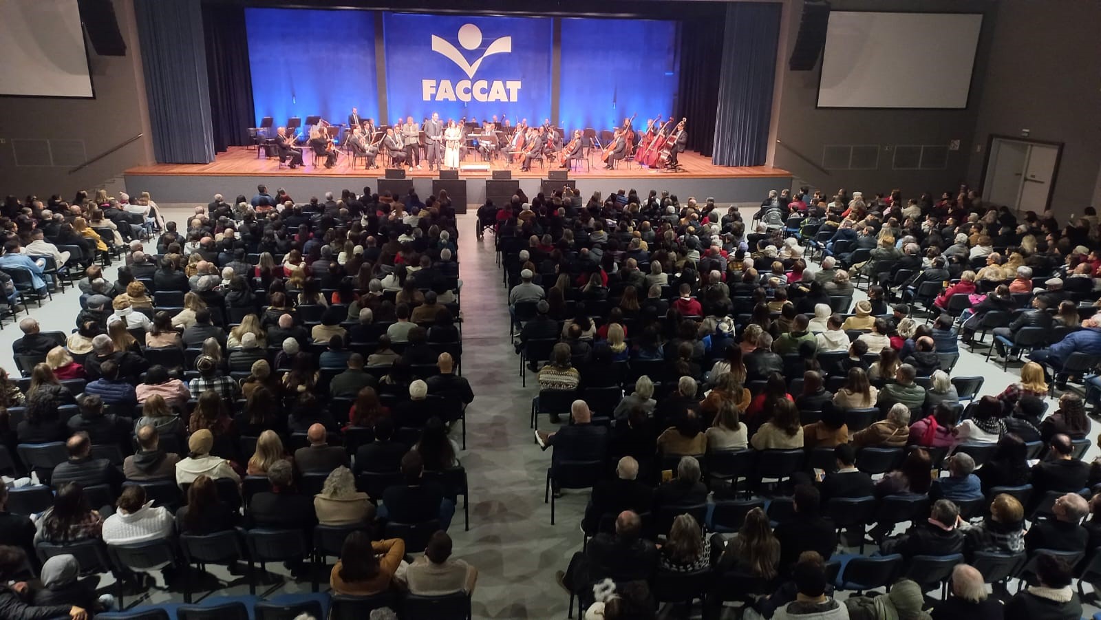 Grande público prestigia apresentação da OSPA no Centro de Eventos da Faccat