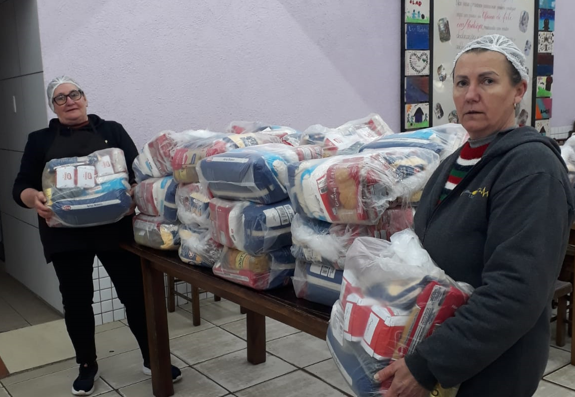 Loja GZT de Igrejinha realiza doação de cestas básicas ao Lar Padilha em Taquara