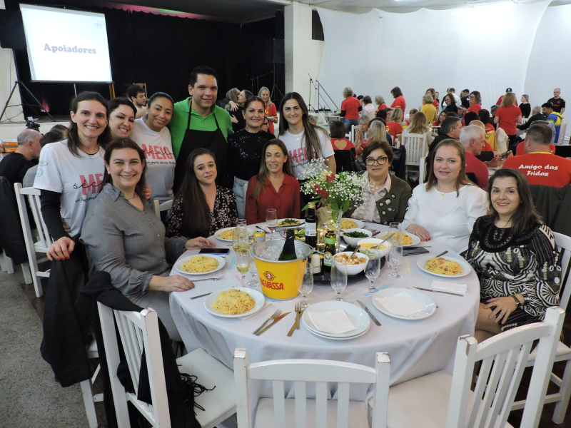 Associação Feminina realiza 7º Jantar dos Confrades e repassa lucros ao hospital de Igrejinha