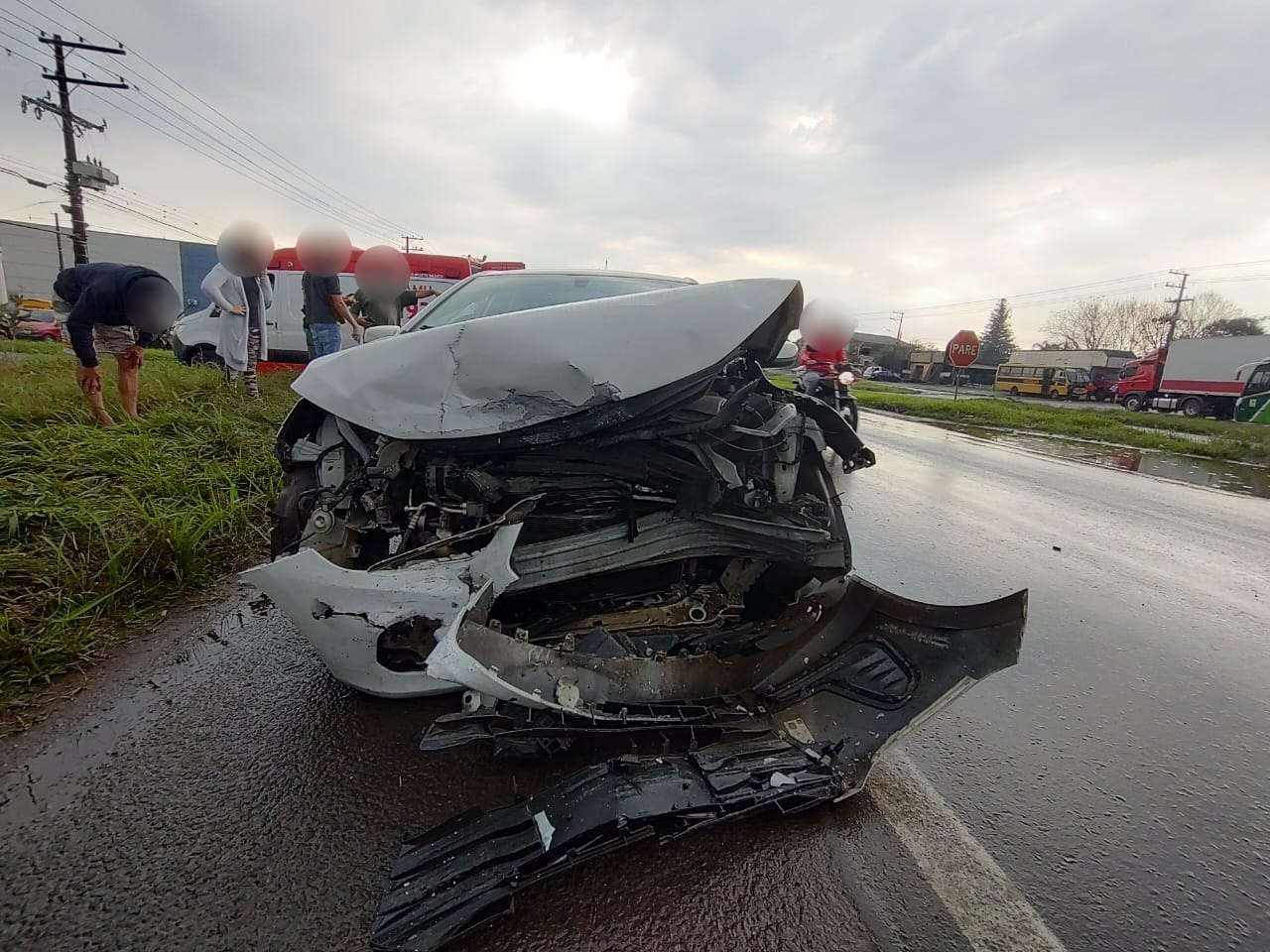Homem fica ferido após colisão entre dois carros na ERS-239 em Taquara