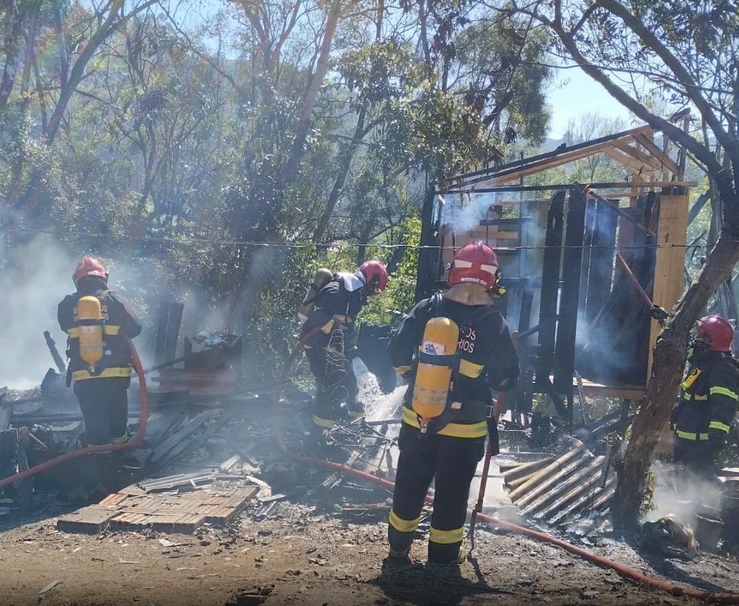 Residência é consumida pelo fogo em Igrejinha