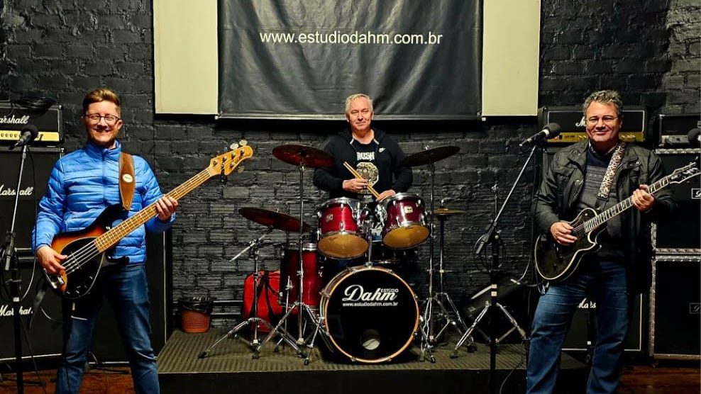 Abertura do semestre letivo na Faccat terá show com a banda Habeasrock