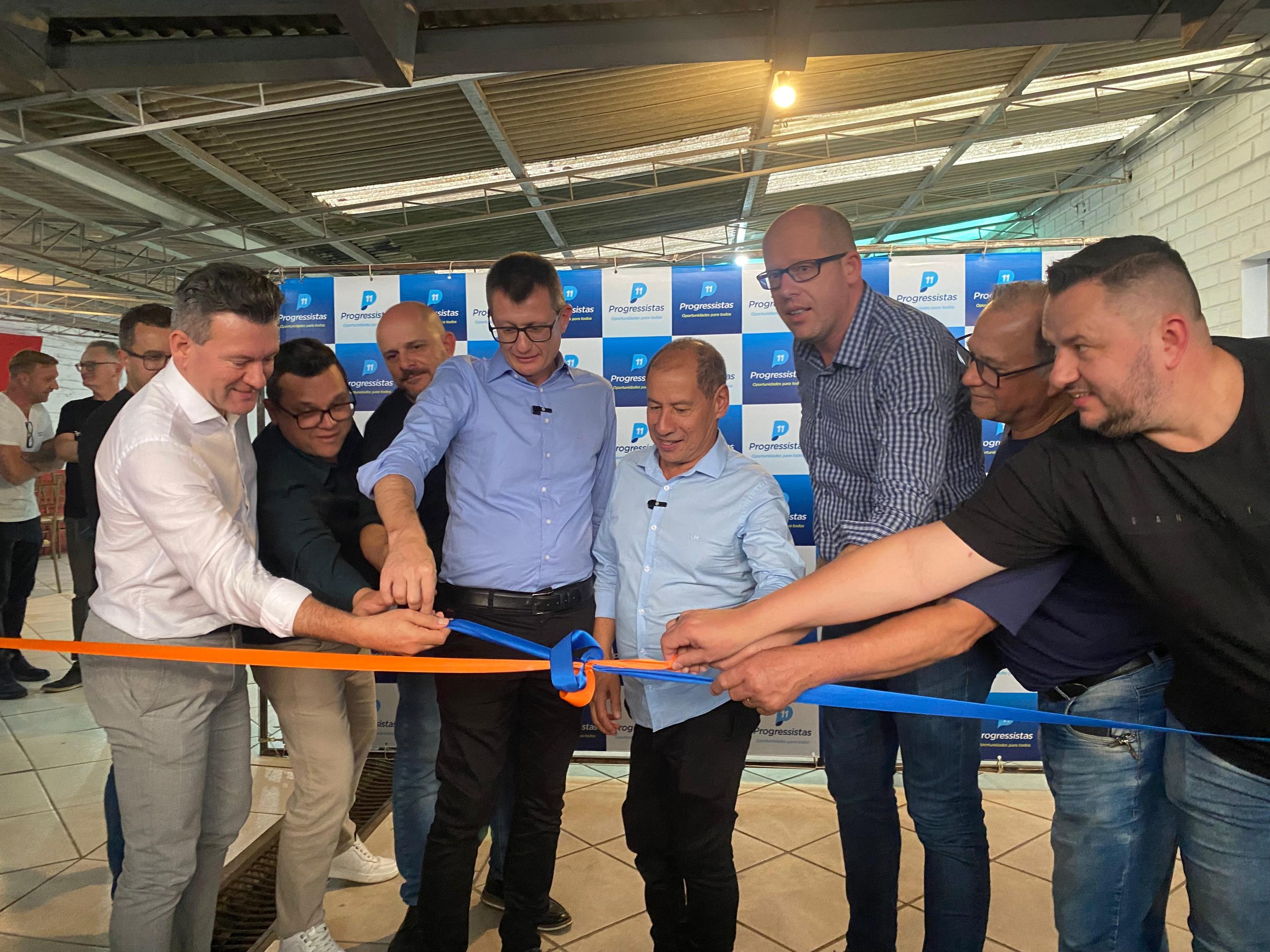 Candidatos à Prefeitura de Igrejinha pelo PP e PSB inauguram Comitê Central de Campanha