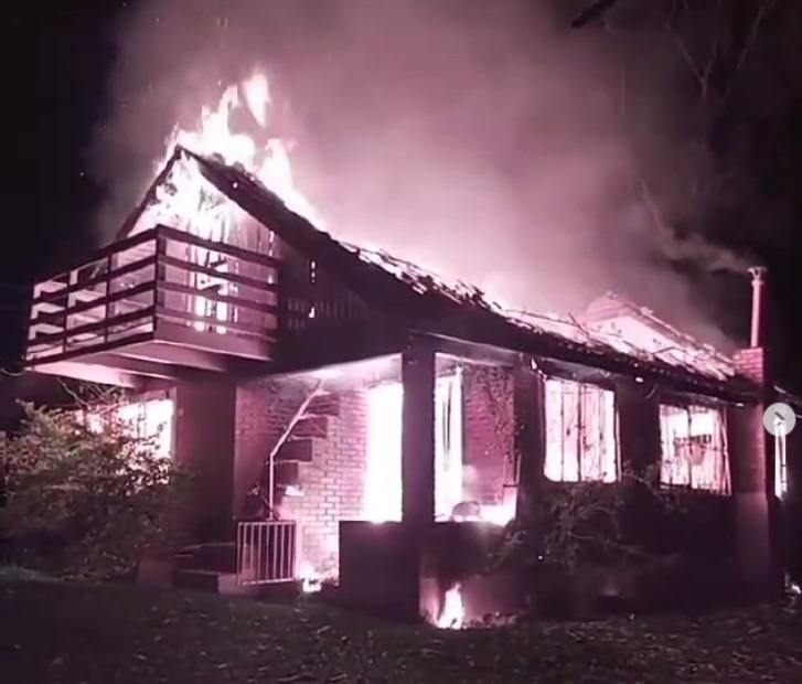 Bombeiros atendem duas ocorrências de incêndio em Taquara