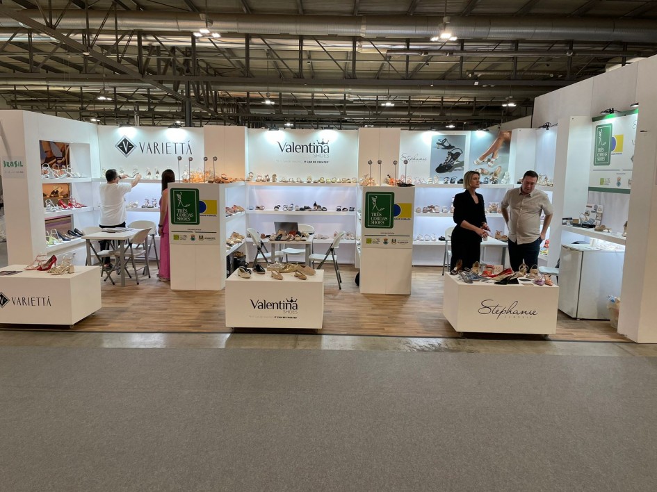 Empresas calçadistas da região participam de feira na Itália