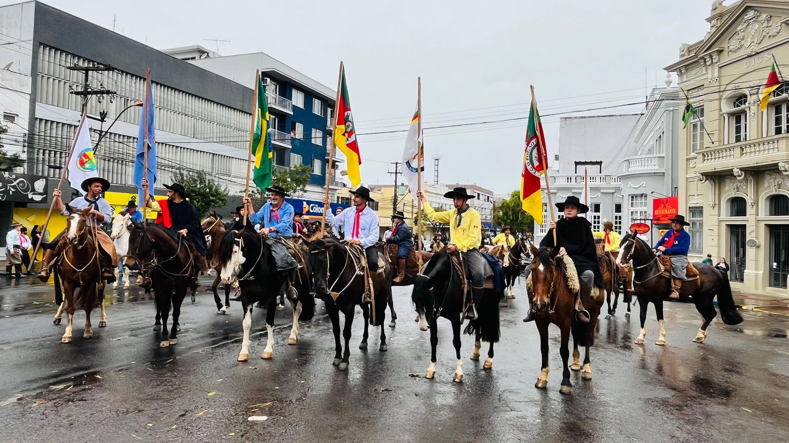 Confira a galeria de fotos do Desfile Farroupilha em Taquara