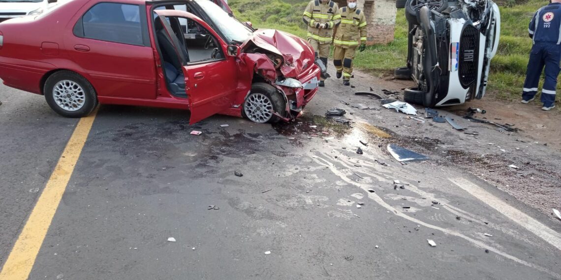 Acidente na ERS-239 deixa três pessoas feridas