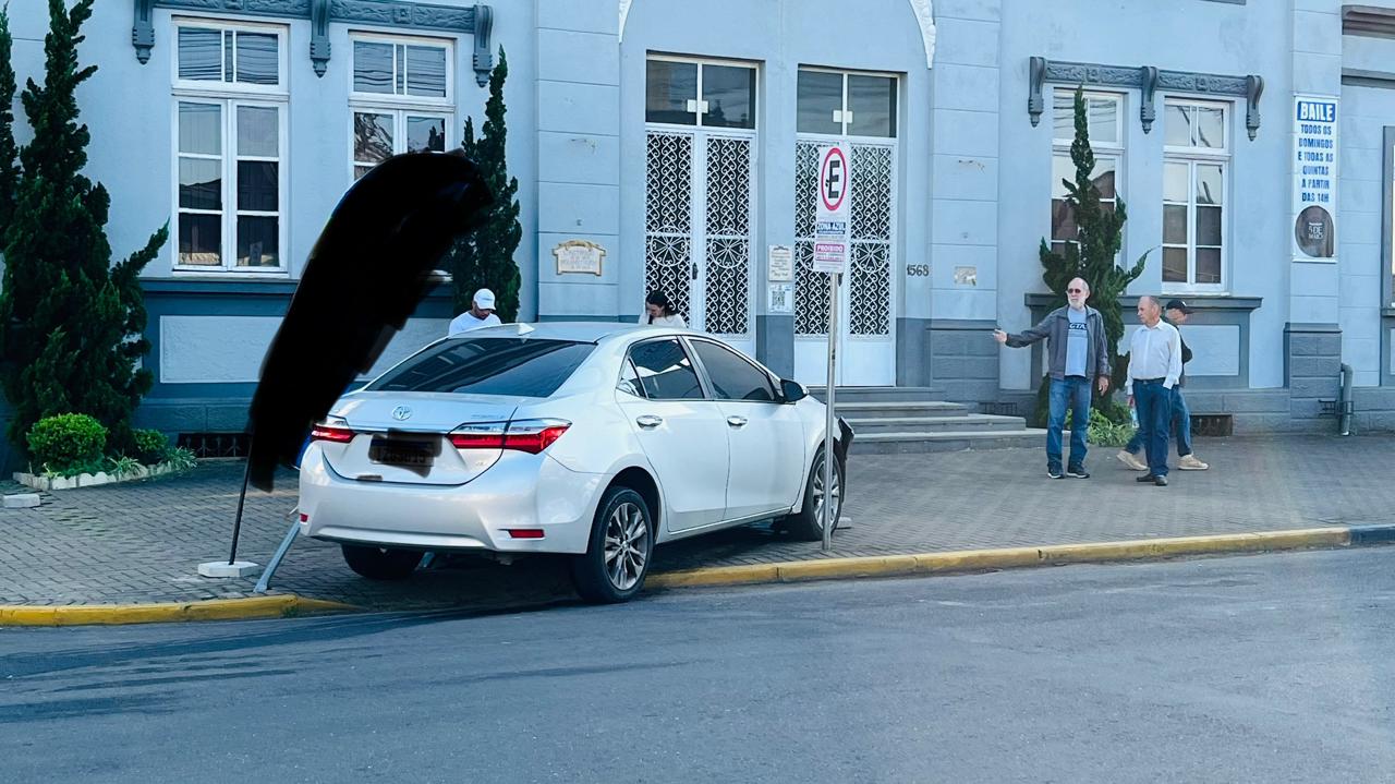 Colisão entre veículos é registrada em Taquara