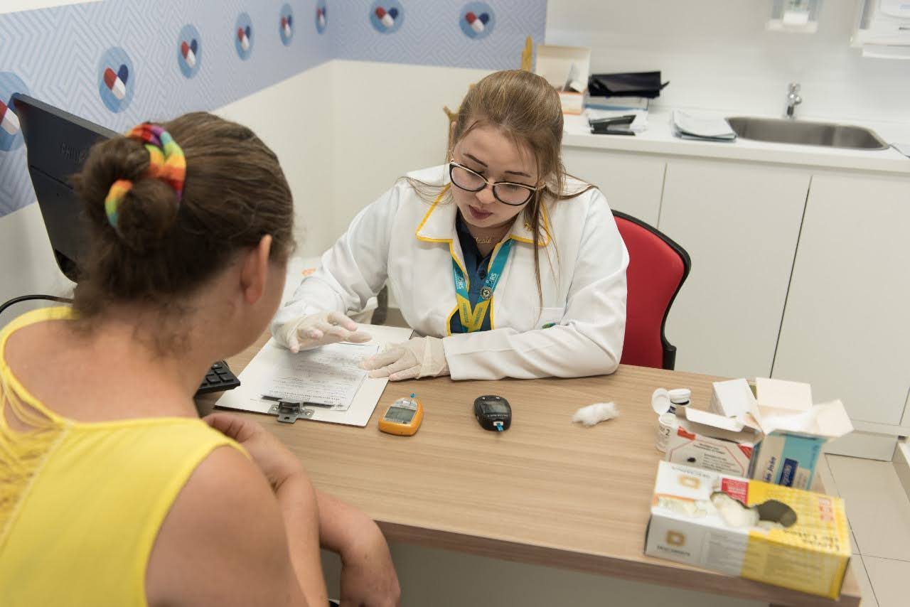 Dia Internacional do Farmacêutico: Rede de Farmácias São João amplia serviços farmacêuticos e já realizou mais de 720 mil atendimentos em 2024