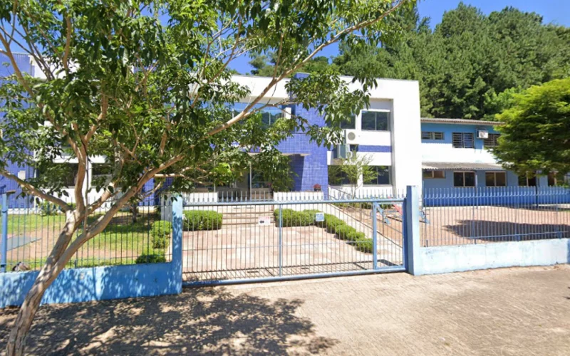 Aluno fere colegas com agulhas em escola de Três Coroas