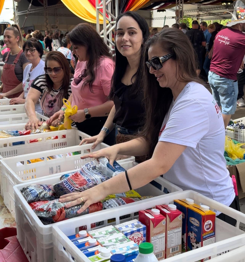 Hospital de Igrejinha recebe doação recorde de alimentos da Oktoberfest