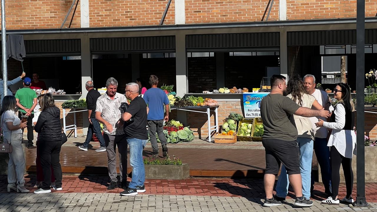 Parobé inaugura Praça do Viaduto