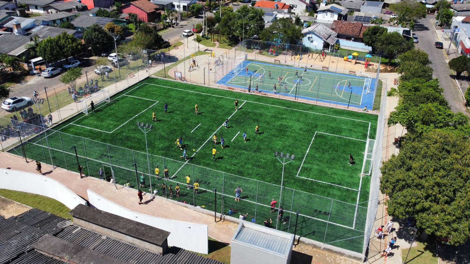Parobé inaugura complexo de esporte e lazer no bairro Laranjeiras