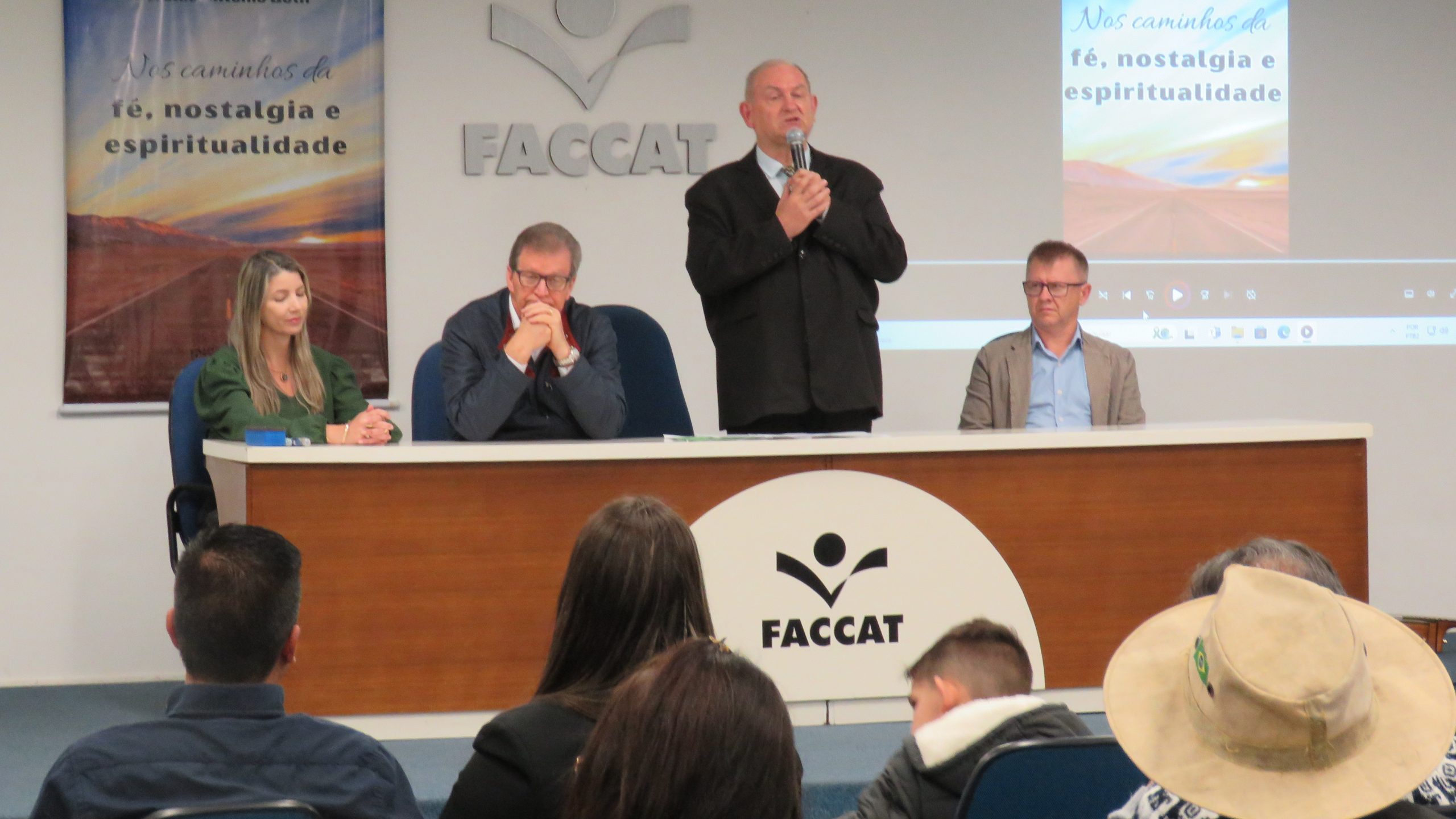Geraldo Both lança "Nos Caminhos da Fé, Nostalgia e Espiritualidade" na Faccat