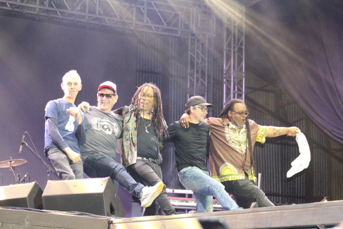 GALERIA DE FOTOS: confira todas as imagens do show de Papas da Língua na Oktoberfest