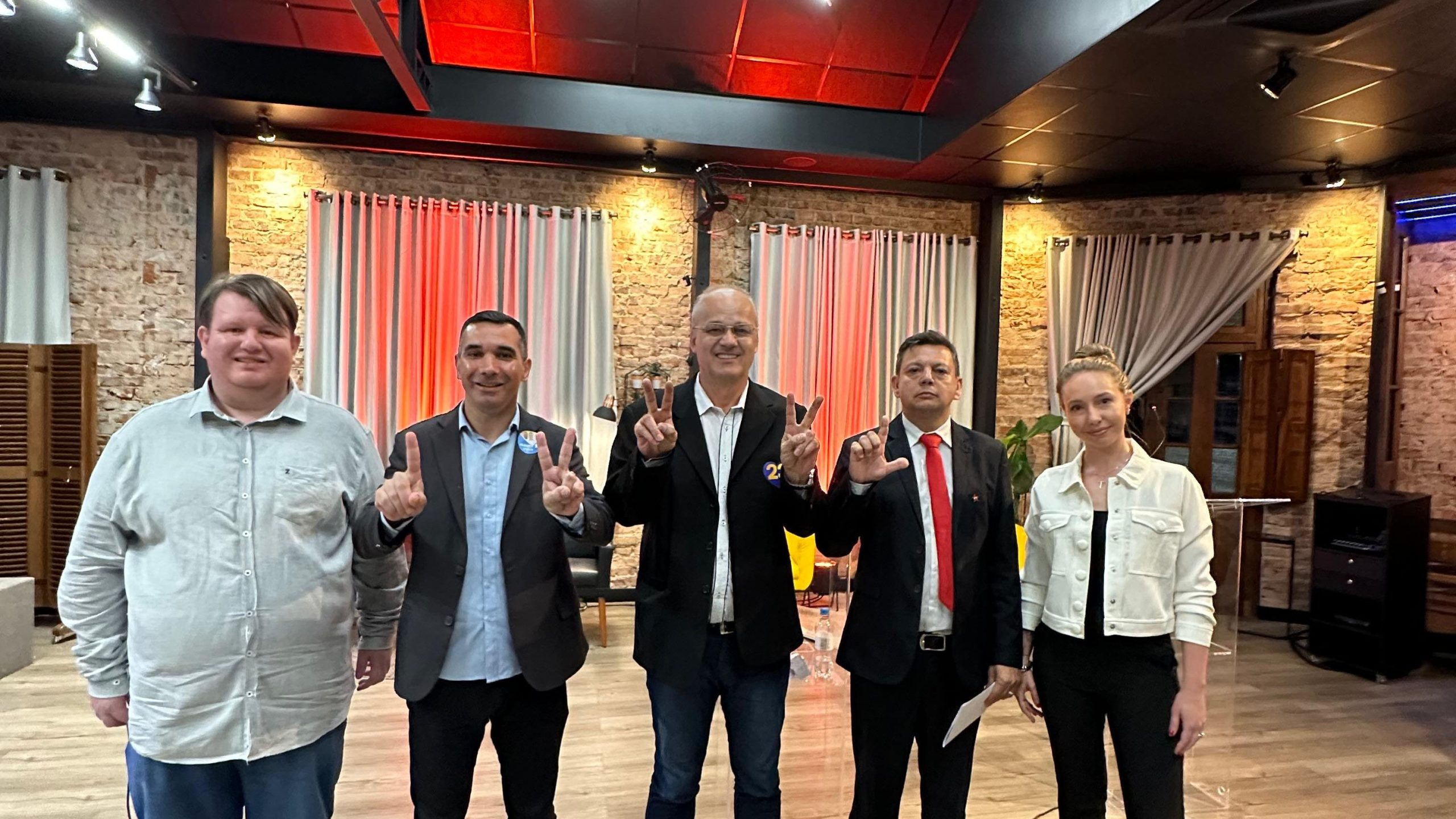Candidatos de Parobé apresentaram propostas em debate promovido pela Rádio Taquara