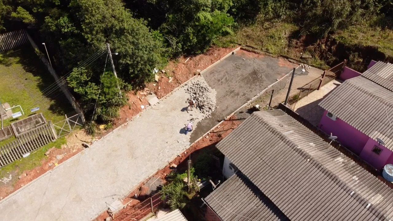 Rua Aline Dienstmann entra na fase final de pavimentação em Parobé
