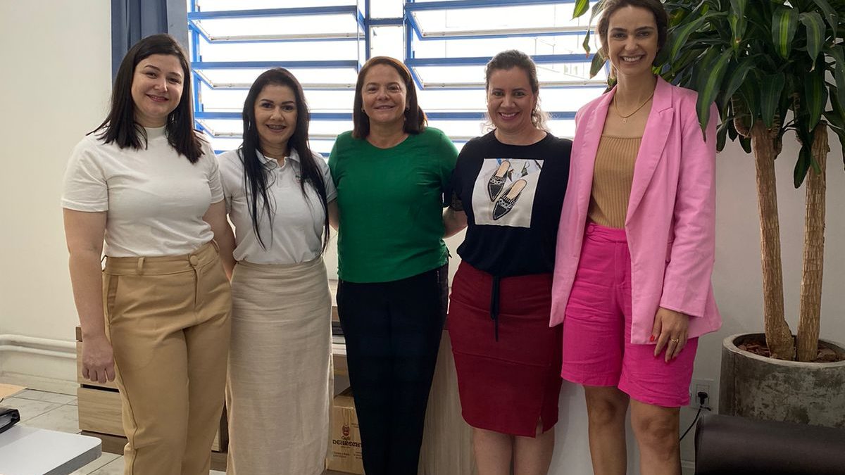 Secretária de Saúde de Parobé visita Sapiranga para troca de experiências sobre o setor