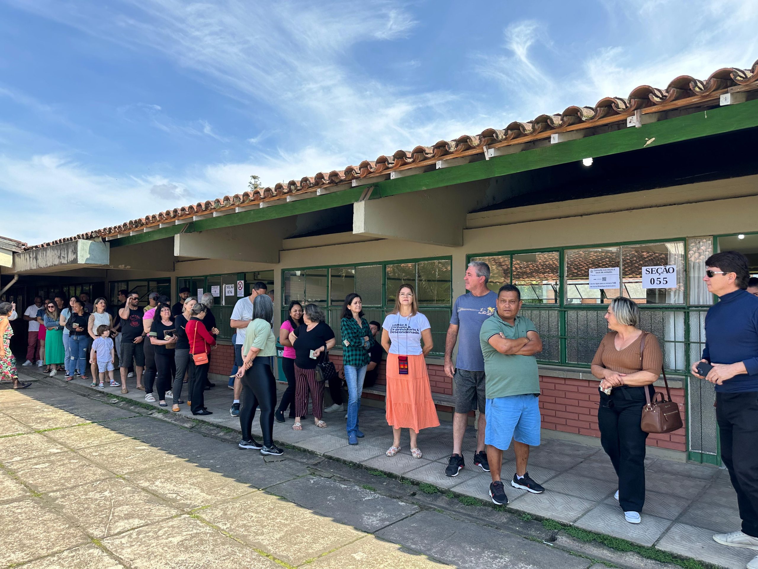 Eleitores votam para escolher novos prefeitos e vereadores na região