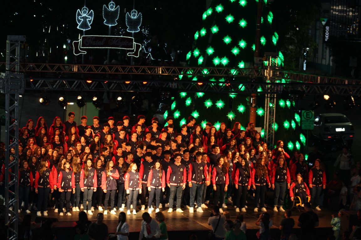 Milhares de pessoas participam da abertura do 19º Natal Mágico de Taquara