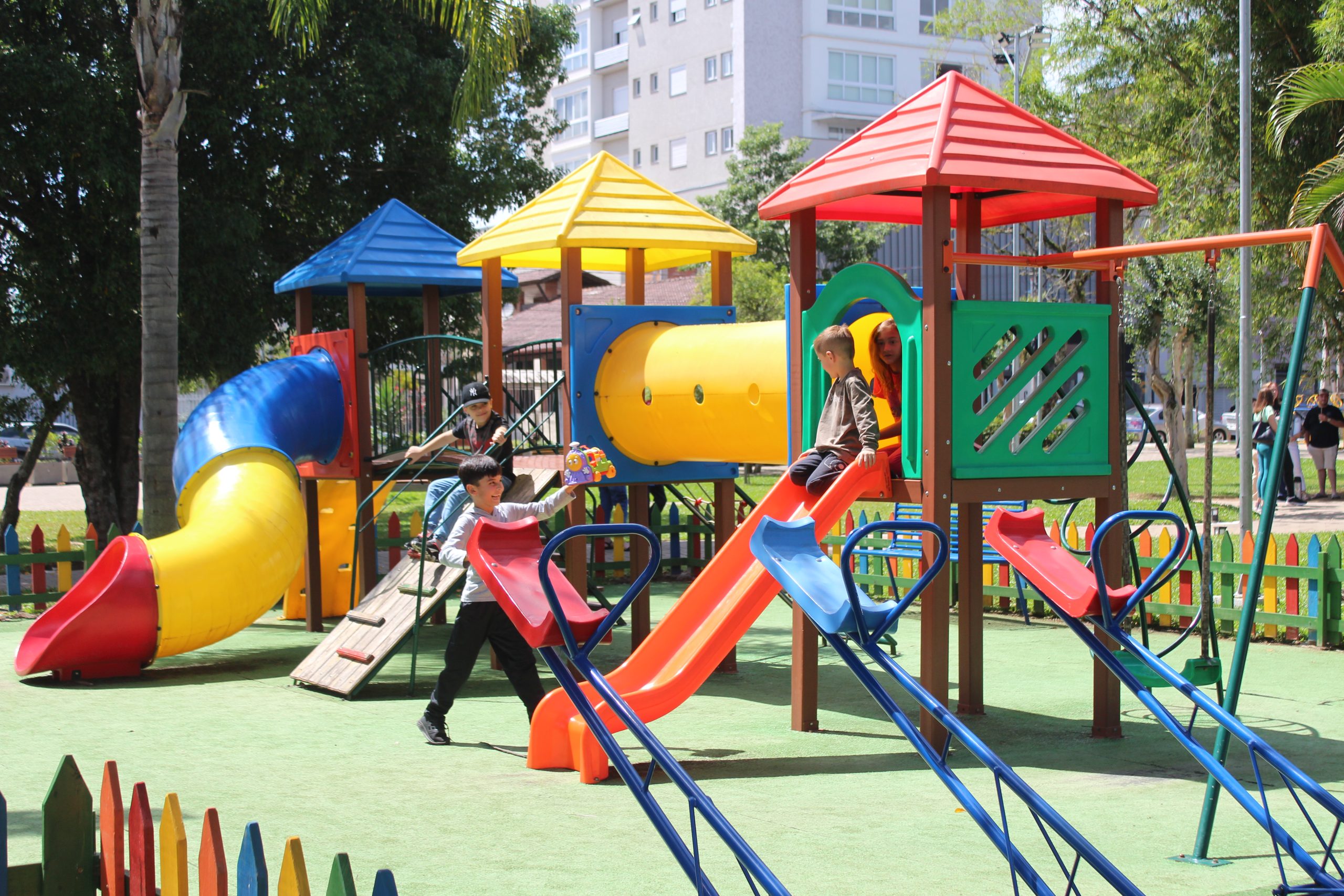 Revitalizada, Praça da Bandeira em Taquara é entregue à comunidade