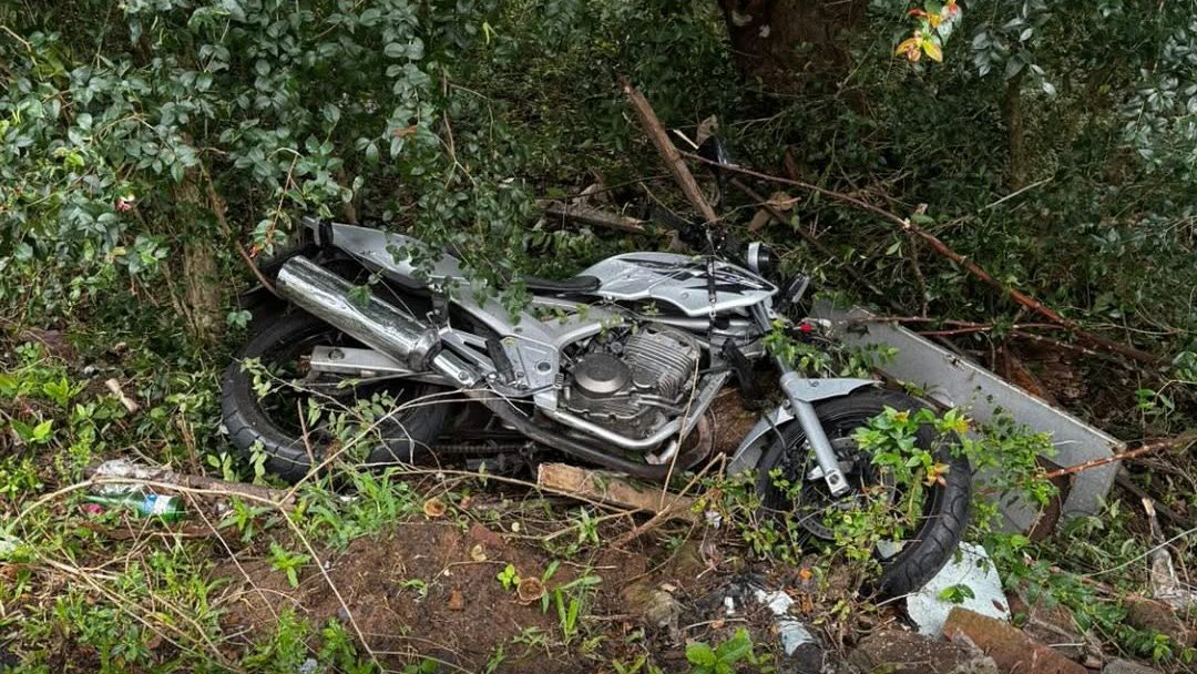 Motociclista sofre queda em Picada Francesa e é levado ao hospital