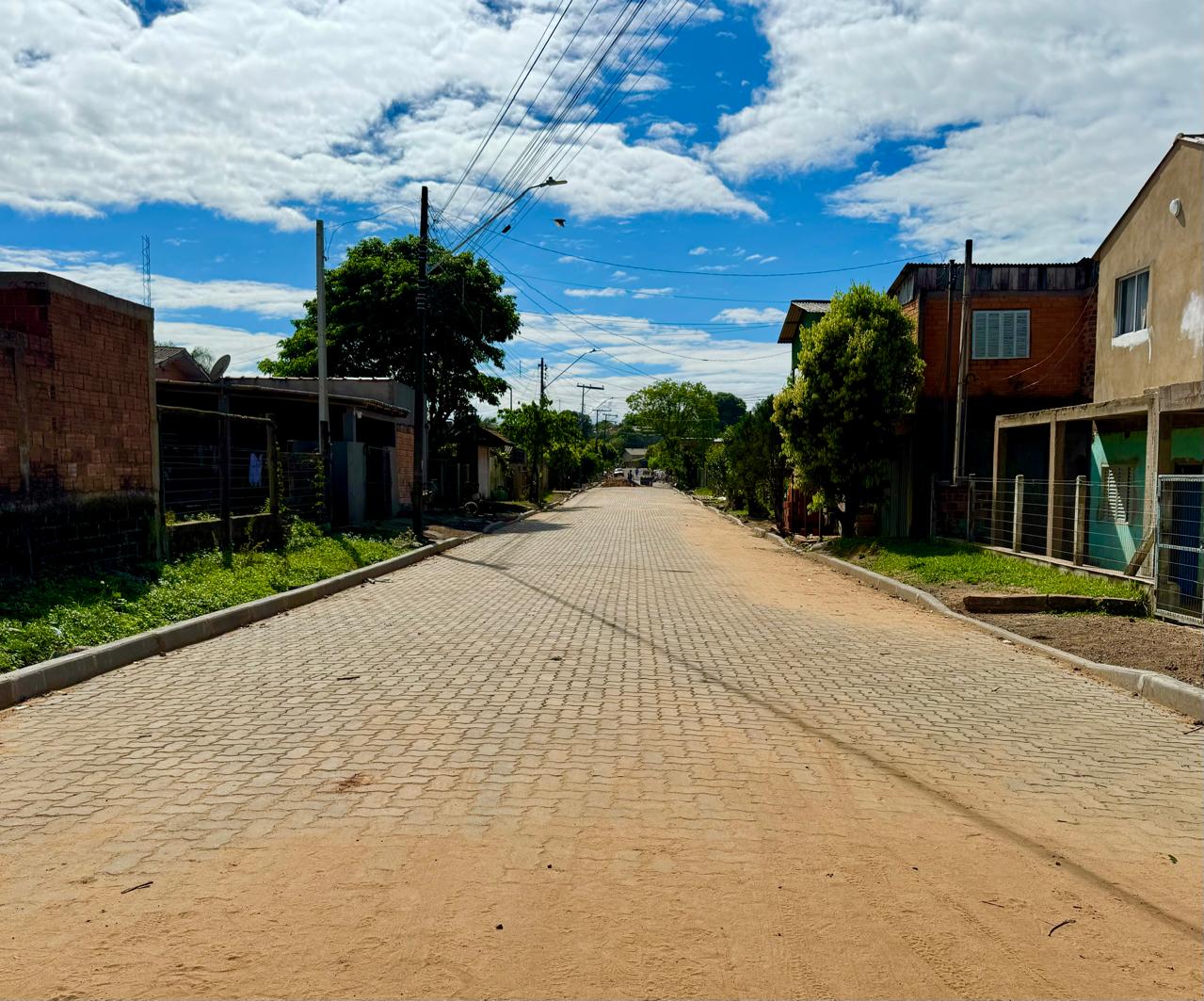 Pavimentação com blocos de concreto é realizada em ruas do loteamento Olaria em Taquara