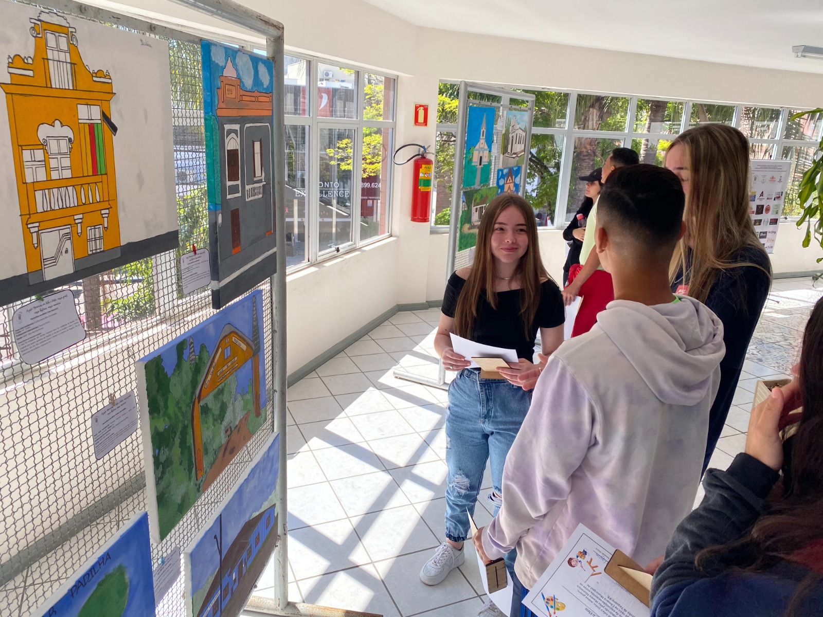 Exposição "Memórias em Tela e Tinta" destaca o patrimônio histórico de Taquara