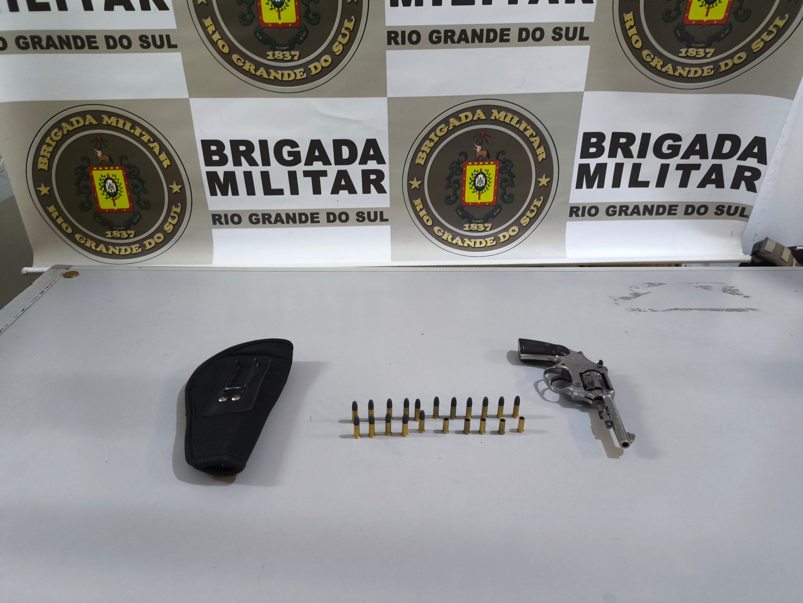 Brigada Militar prende homem por posse ilegal de arma em Igrejinha