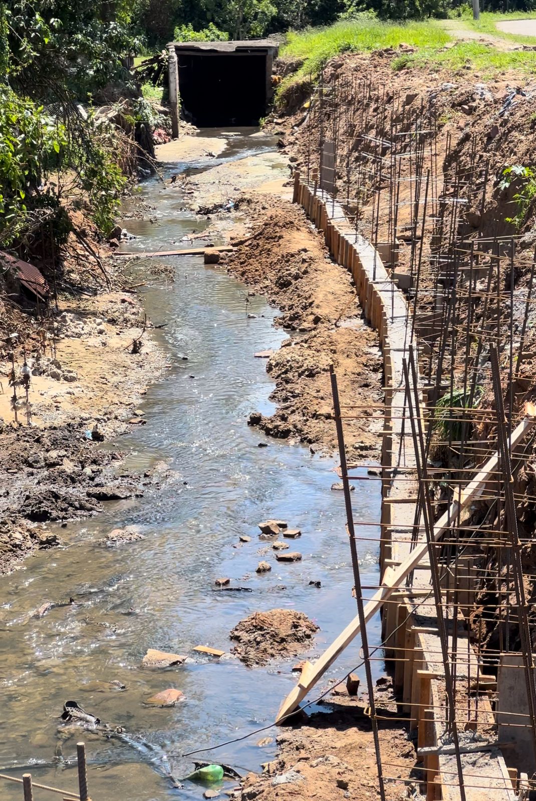 Prefeitura investe na reconstrução da canalização do Arroio Leonidas