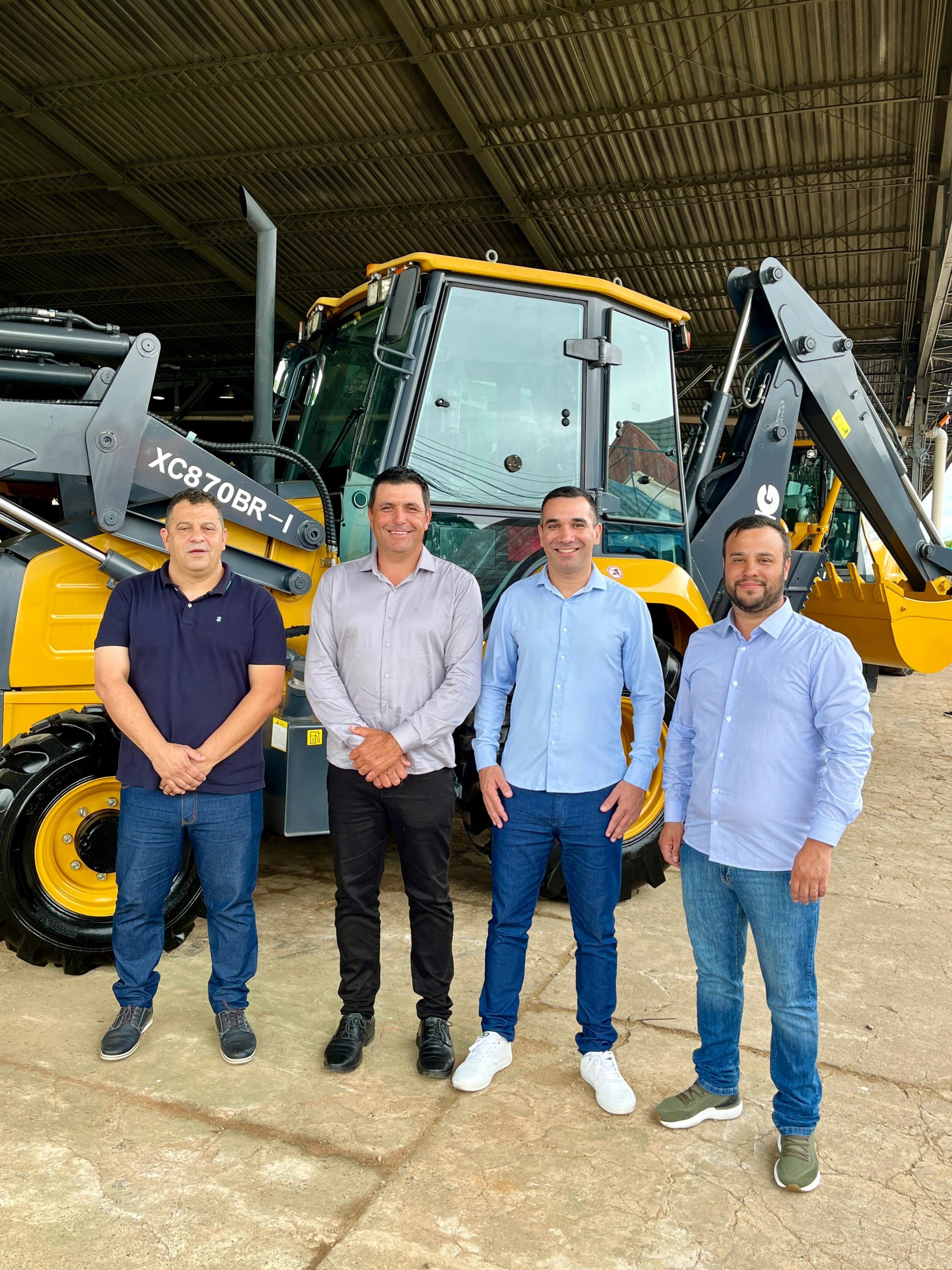 Parobé é contemplada com retroescavadeira em evento estadual