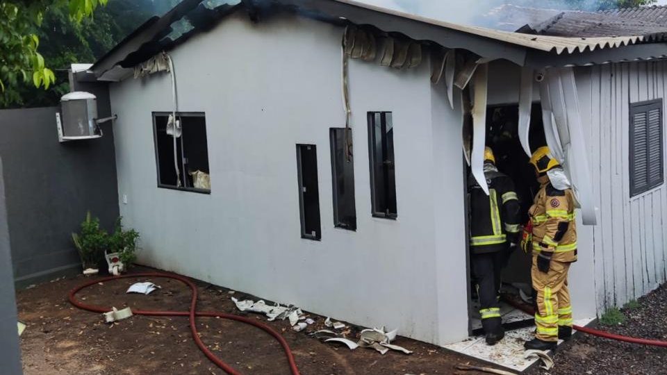 Incêndio atinge residência em Taquara