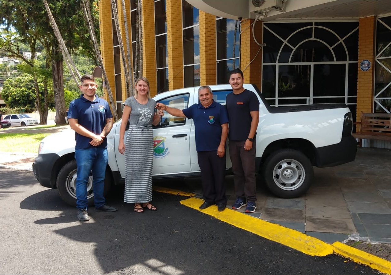 Secretaria de Saúde de Três Coroas recebe novo veículo do Ministério da Saúde