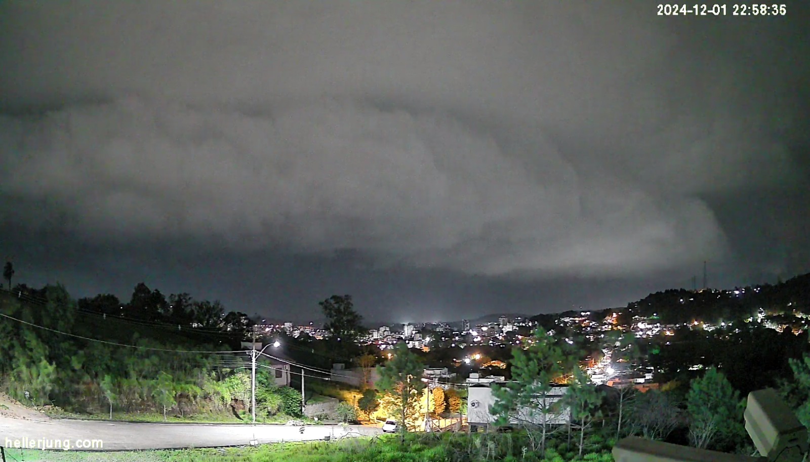 Forte temporal atinge o Vale do Paranhana na noite deste domingo (1º)