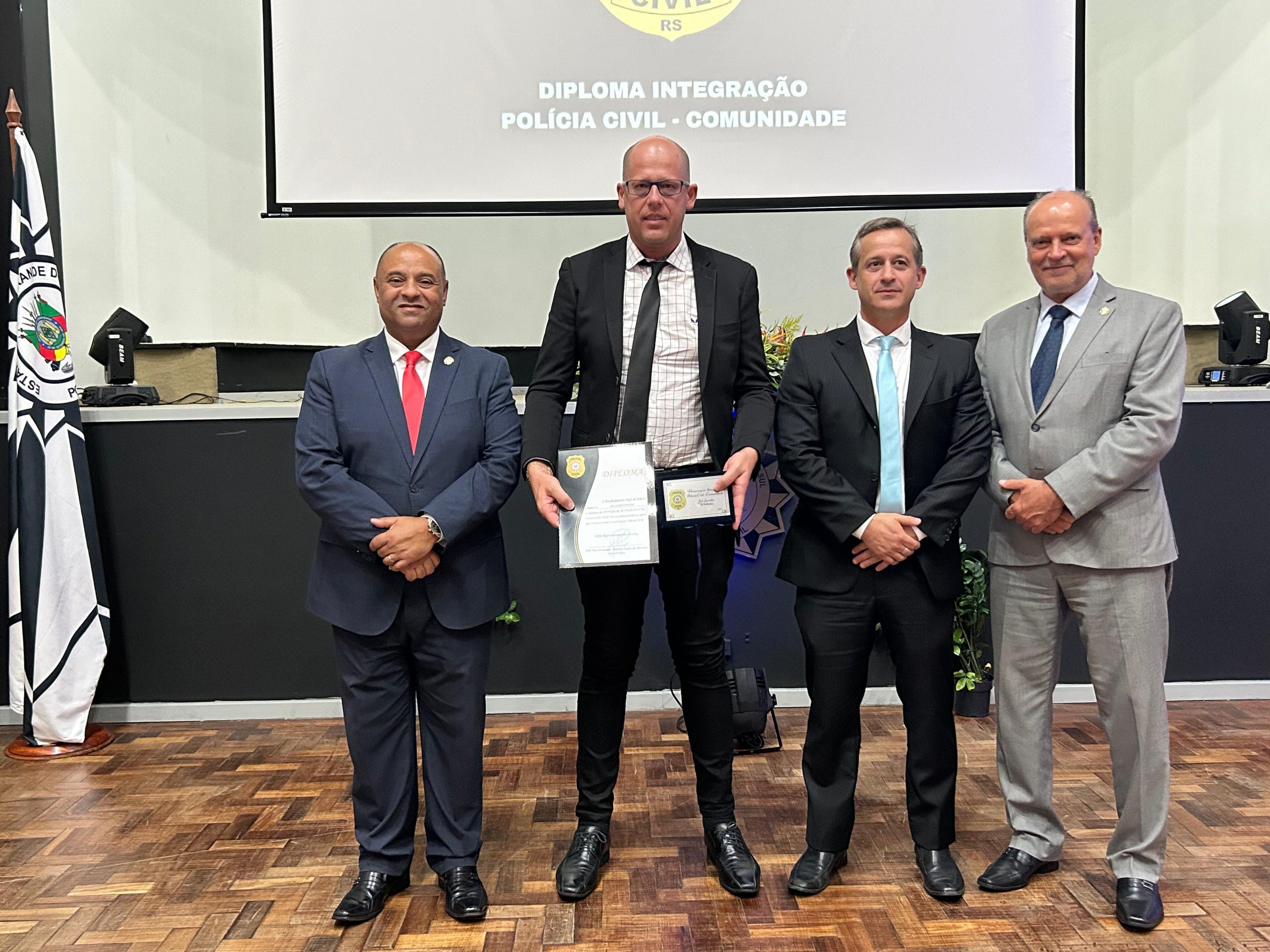 Deputado Joel Wilhelm recebe Diploma de Integração da Polícia Civil do RS