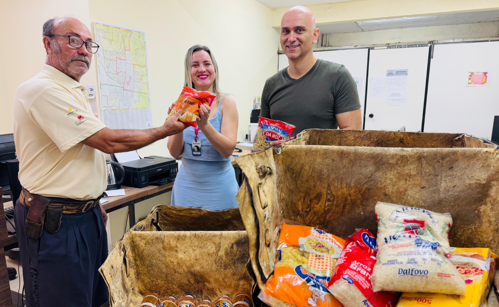 Tropeada do Bem destina alimentos e materiais de limpeza ao Cras de Taquara
