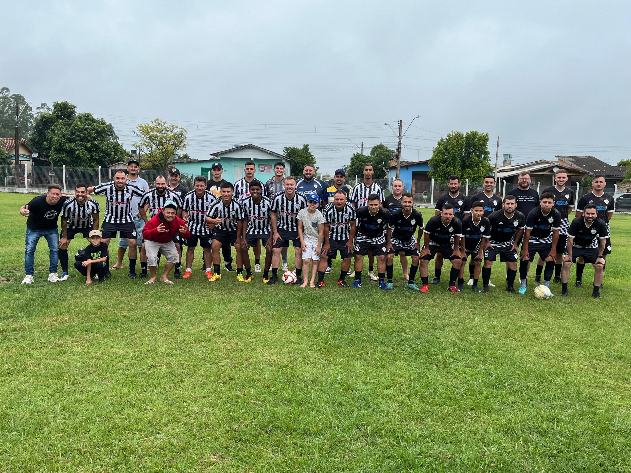 Parobé inaugura campo de futebol no Complexo Esportivo Jardim