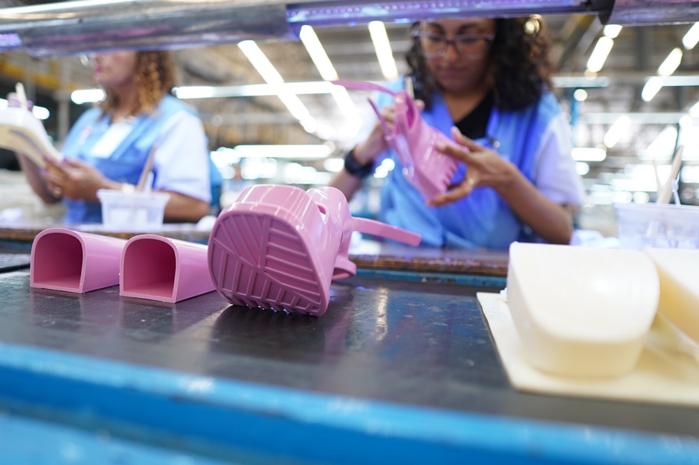 Ano de 2024 deve somar mais de 890 milhões de pares de calçados produzidos, diz Abicalçados