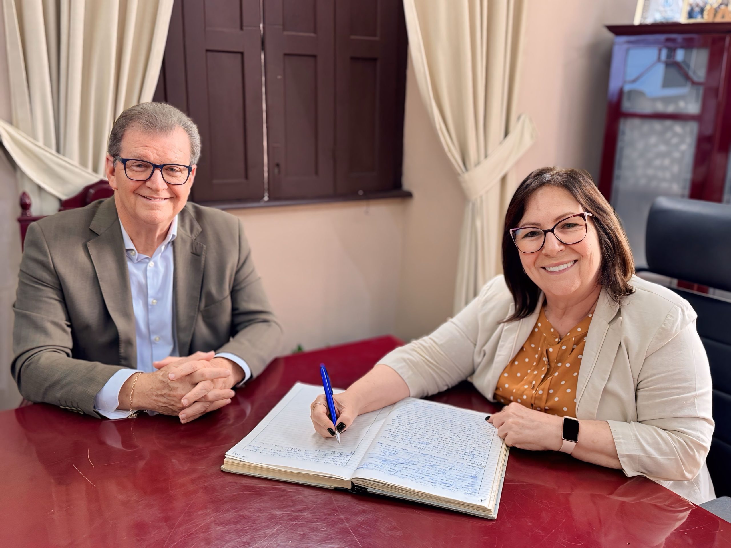 Prefeita de Taquara transmite cargo ao vice durante período de férias