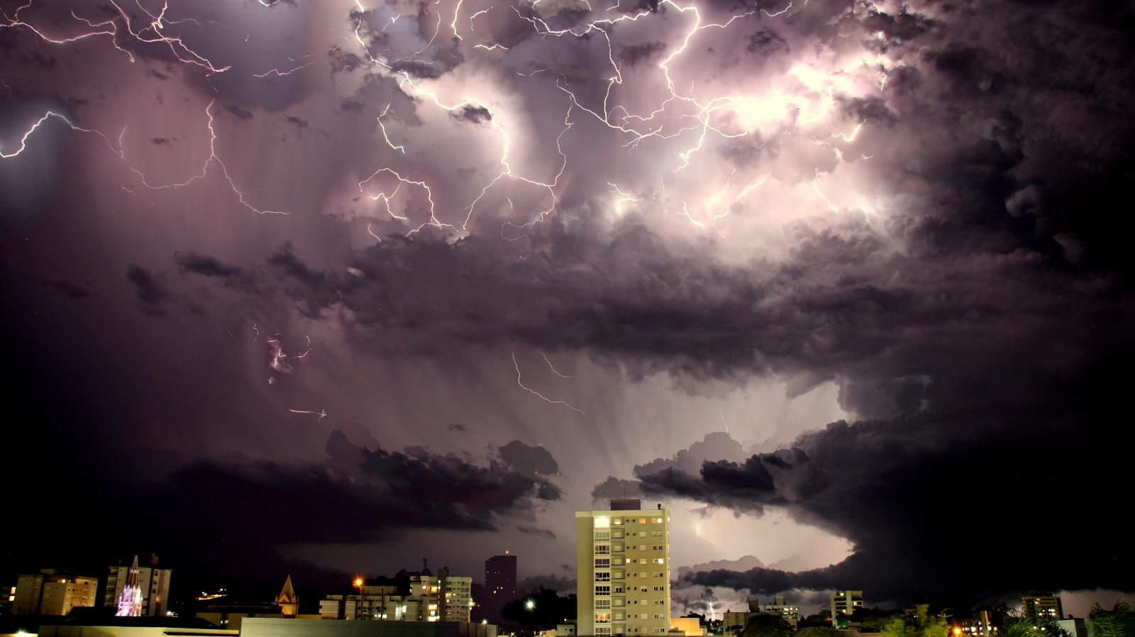 As explicações para a tempestade de raios que atingiu a região do Vale do Paranhana