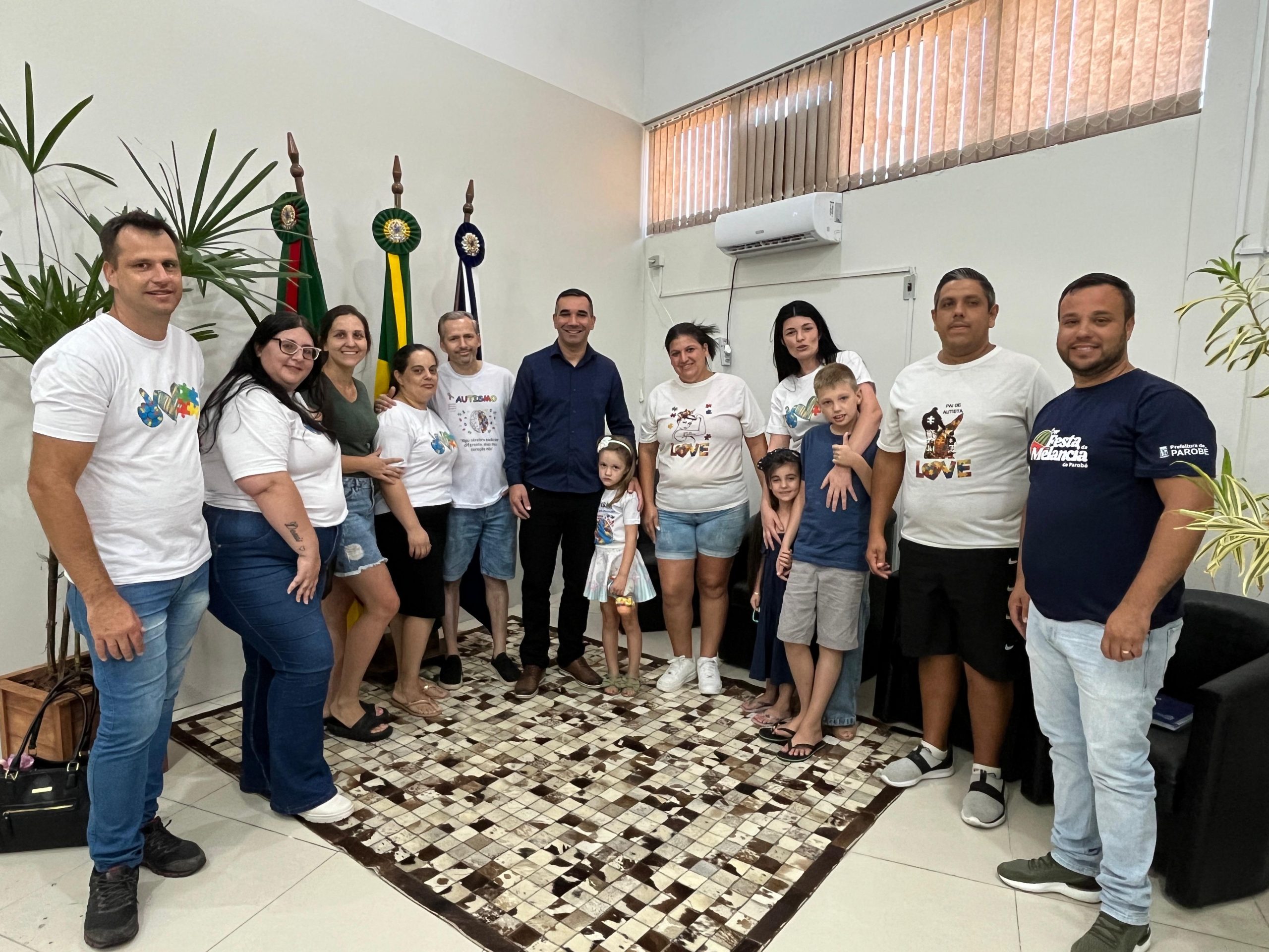 Grupo Laço Azul e Prefeitura de Parobé discutem políticas para pessoas com autismo