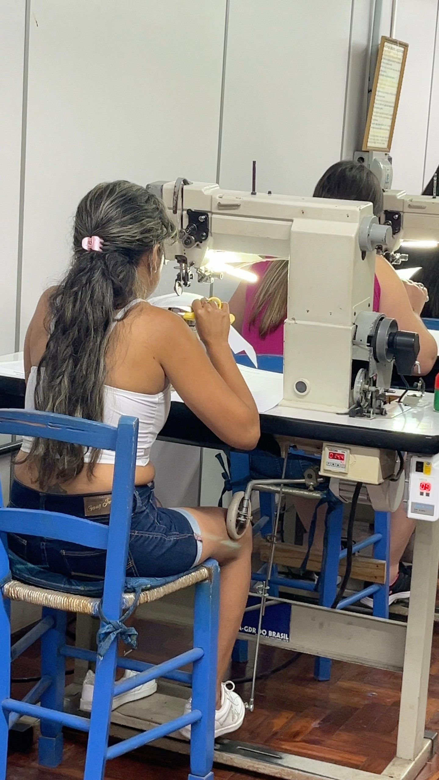 Inicia mais uma turma do curso gratuito de costura em calçados em Parobé